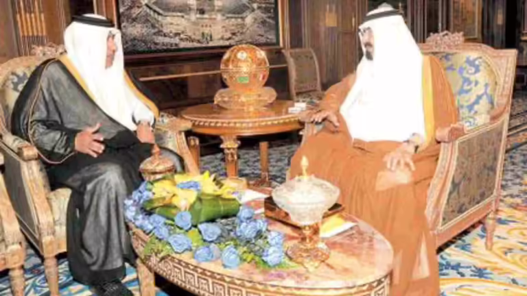 حمد بن جاسم يبحث مع الملك عبد الله تقوية علاقات قطر والسعودية