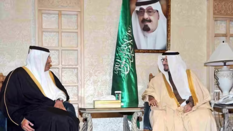 حمد بن جاسم وولي العهد السعودي يبحثان تطورات المنطقة العربية