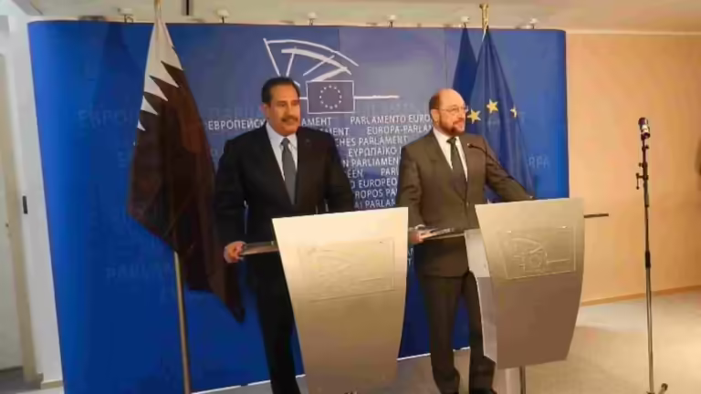 حمد بن جاسم ينفي إرسال قطر قوات إلى سوريا