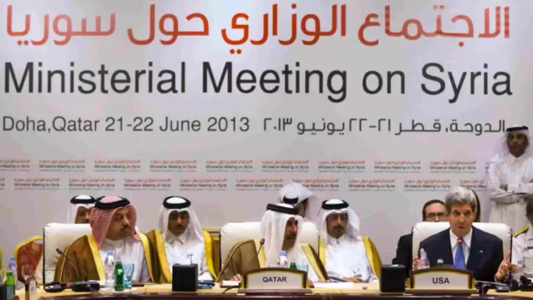 الدوحة.. اجتماع وزاري دولي يقرر دعم المعارضة السورية المسلحة
