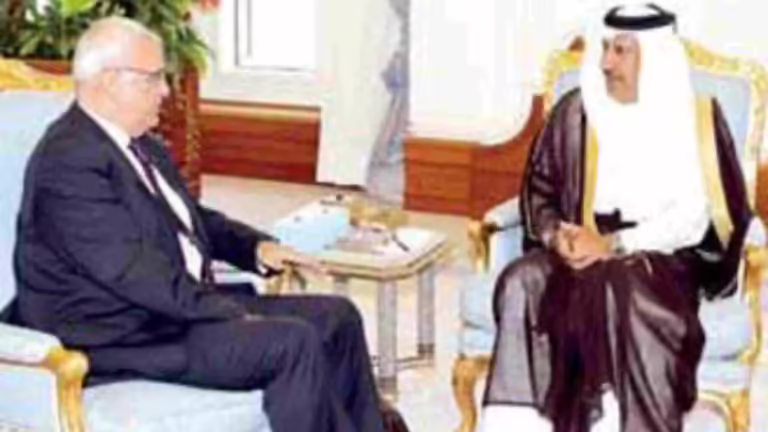 حمد بن جاسم وصائب عريقات يبحثان أحدث مستجدات القضية الفلسطينية