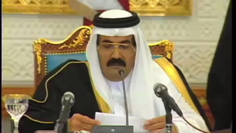 حمد بن جاسم باقٍ في التشكيل الجديد لمجلس الوزراء القطري