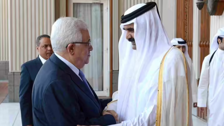 أمير قطر وعباس يبحثان أحدث تطورات القضية الفلسطينية