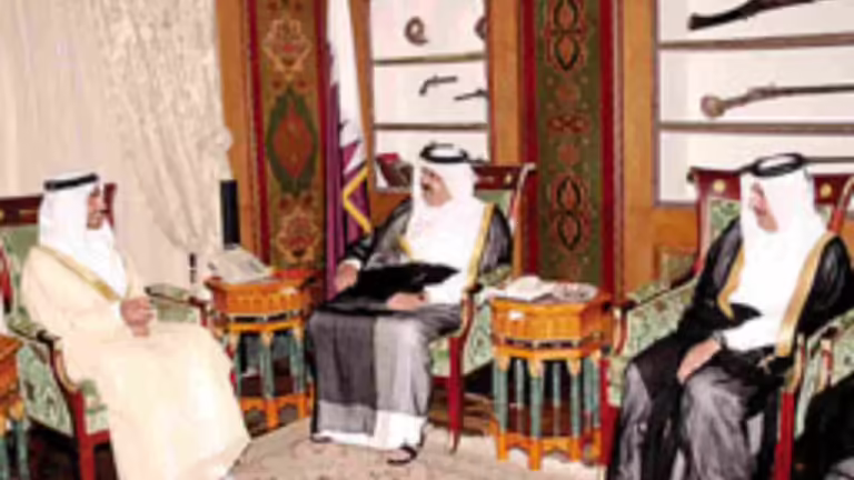 حمد بن جاسم وعبدالله بن زايد يبحثان مستجدات الشرق الأوسط