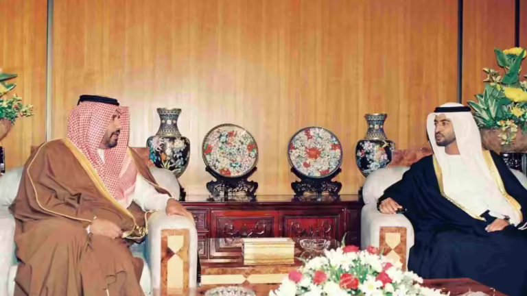 حمد بن جاسم وحمدان بن زايد يبحثان توثيق علاقات قطر والإمارات