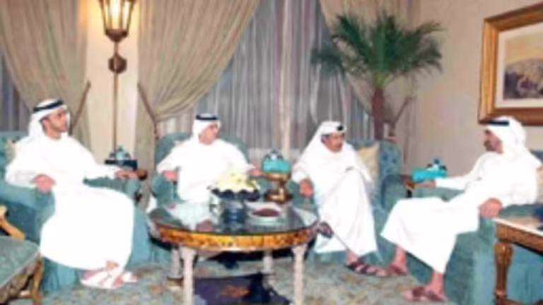 حمد بن جاسم ومحمد بن زايد يبحثان تطورات علاقات قطر والإمارات