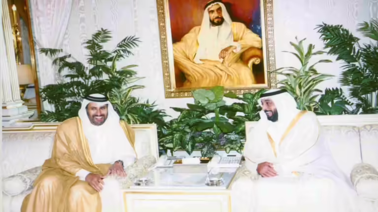 حمد بن جاسم يحضر احتفالات زفاف قائد الحرس الأميري الإماراتي