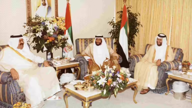 أمير قطر ورئيس الإمارات يبحثان تطورات الأوضاع في منطقة الخليج