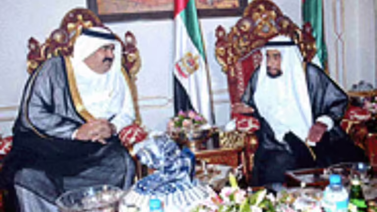 أمير قطر ورئيس الإمارات يستعرضان مسيرة مجلس التعاون الخليجي