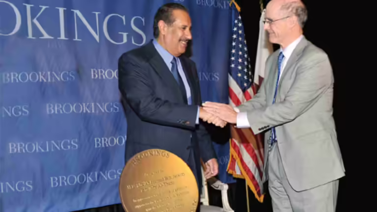 تكريم حمد بن جاسم في مركز سابان الأمريكي بواشنطن