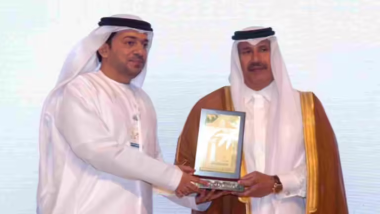 حمد بن جاسم يكرم الفائزين في جائزة منظمة المدن العربية 2013