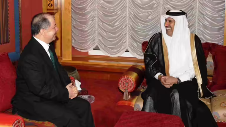 حمد بن جاسم ومسعود بارزاني يبحثان مجريات الأوضاع بالعراق