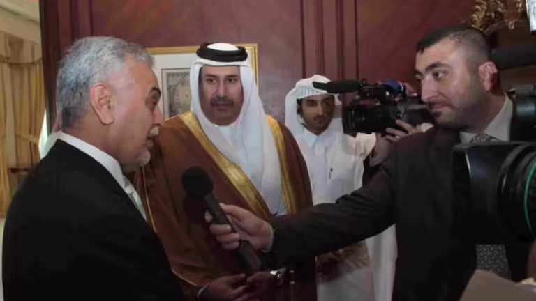 حمد بن جاسم والهاشمي يبحثان مجريات الأوضاع في العراق