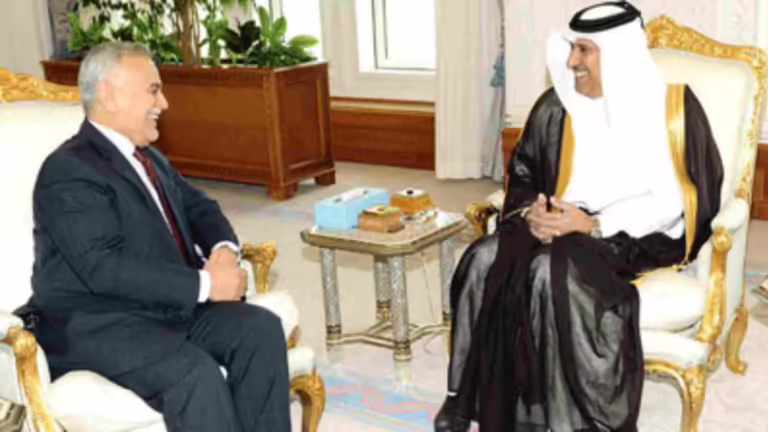 حمد بن جاسم وطارق الهاشمي يبحثان تعزيز تعاون قطر والعراق