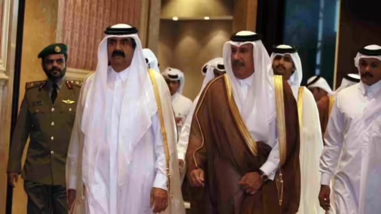 أمير قطر يبحث مع الحجيلان نتائج القمة الخليجية في الكويت 1997