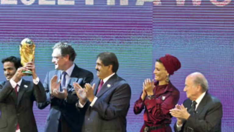 إعلان استضافة قطر مونديال 2022 بحضور أمير الدولة وحمد بن جاسم