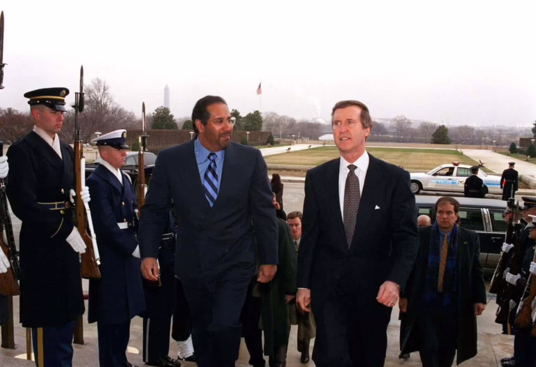 حمد-بن-جاسم-يلتقي-وزير-الدفاع-الأمريكي