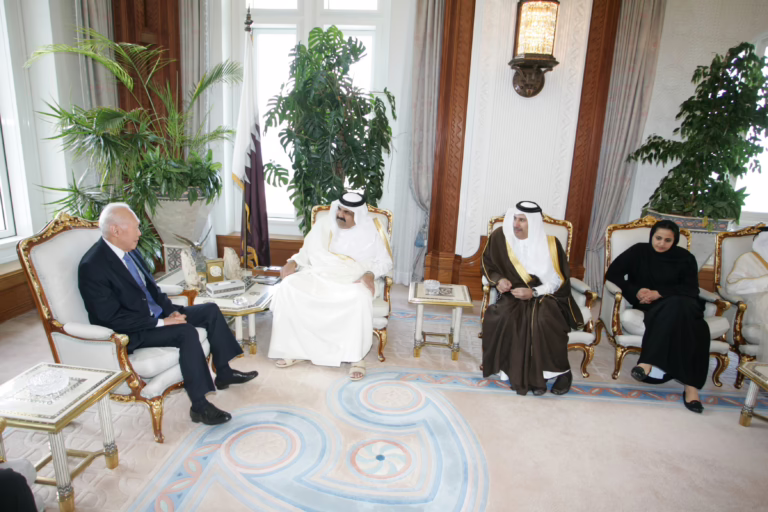 سمو الأمير الشيخ حمد يستقبل كبير وزراء سنغافورة في الدوحة – 18 يناير 2006