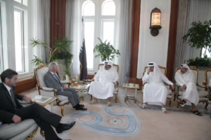 سمو الأمير حمد بن خليفة يلتقي بمجموعة من رجال الأعمال – 15 مارس 2009