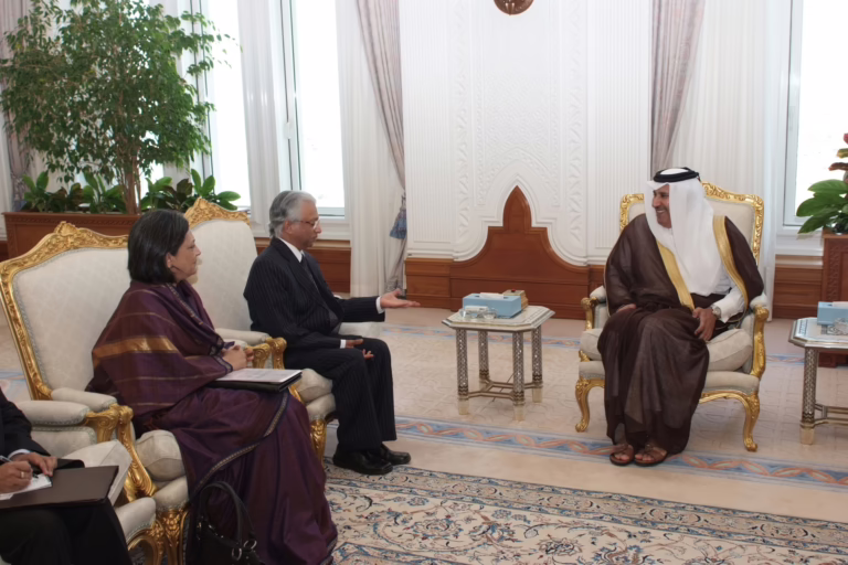 رئيس الوزراء الشيخ حمد بن جاسم بن جبر آل ثاني يستقبل مبعوثين من جمهورية الهند – 15 نوفمبر 2009