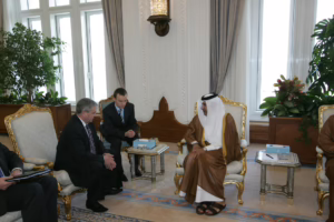 رئيس الوزراء الشيخ حمد بن جاسم بن جبر آل ثاني يستقبل النائب الأول لرئيس وزراء بيلاروسيا في الدوحة – 24 نوفمبر 2009