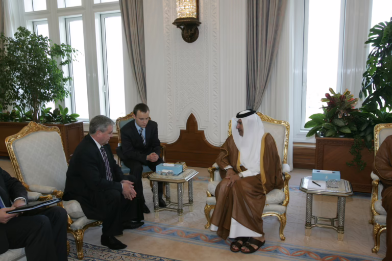 رئيس الوزراء الشيخ حمد بن جاسم بن جبر آل ثاني يستقبل النائب الأول لرئيس وزراء بيلاروسيا في الدوحة – 24 نوفمبر 2009