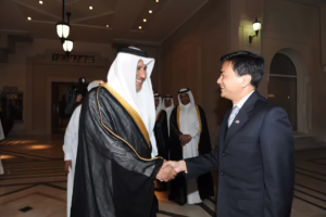 رئيس الوزراء الشيخ حمد بن جاسم بن جبر آل ثاني يستقبل رئيس وزراء تايلاند في الدوحة – 24 نوفمبر 2009