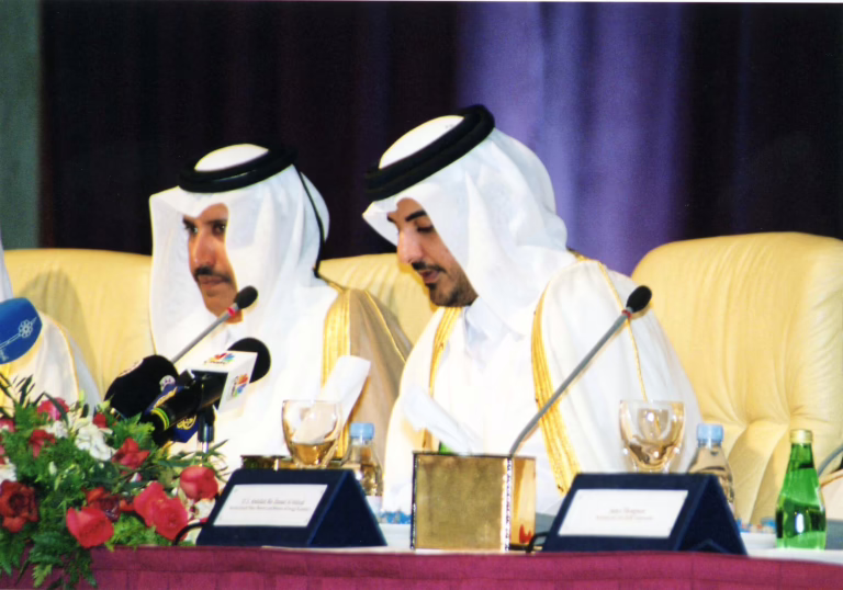 ولي العهد يفتتح منتدى الدوحة للتنمية بمشاركة شخصيات دولية – 16 فبراير 2004