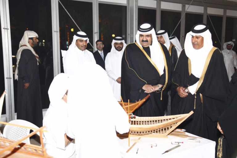 سمو الأمير الشيخ حمد بن خليفة آل ثاني يفتتح مركز دوحة لاند للمعرفة وإثراء المجتمع على كورنيش الدوحة – 13 يناير 2010