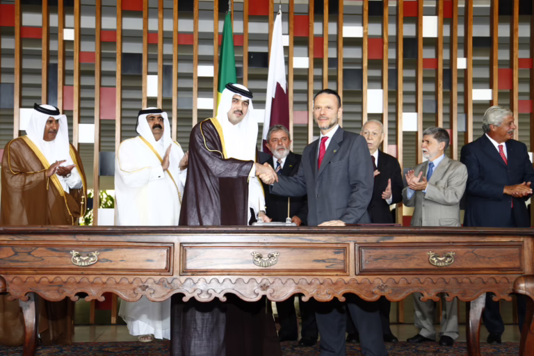 سمو الأمير الشيخ حمد بن خليفة آل ثاني يشهد توقيع اتفاقيات تعاون مع رئيس البرازيل في برازيليا – 20 يناير 2010