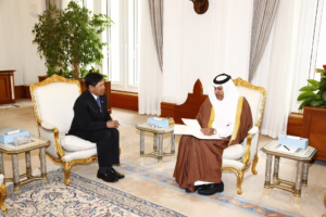 معالي رئيس مجلس الوزراء وزير الخارجية الشيخ حمد بن جاسم بن جبر آل ثاني يتسلم رسالة من نظيره التايلاندي في الدوحة – 2 فبراير 2010