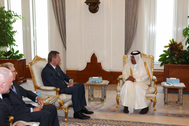 معالي رئيس مجلس الوزراء وزير الخارجية الشيخ حمد بن جاسم بن جبر آل ثاني يستقبل رئيس وزراء ولاية سكسونيا السفلى الألمانية – 15 فبراير 2010