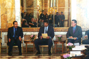 ولي العهد يجتمع برموز قطاع المال والأعمال في فرنسا – 5 مارس 2004