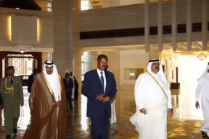 سمو الأمير الشيخ حمد بن خليفة آل ثاني يستقبل رئيس إريتريا في الدوحة – 16 فبراير 2010