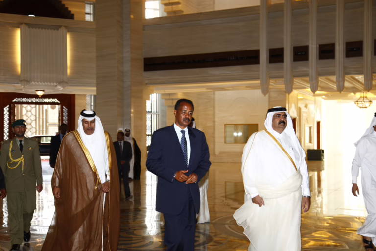 سمو الأمير الشيخ حمد بن خليفة آل ثاني يستقبل رئيس إريتريا في الدوحة – 16 فبراير 2010