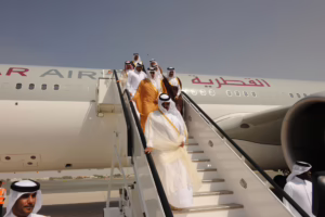 سمو الأمير الشيخ حمد بن خليفة آل ثاني في زيارة إلى دبي برفقة معالي رئيس مجلس الوزراء وزير الخارجية الشيخ حمد بن جاسم بن جبر آل ثاني – 21 فبراير 2010