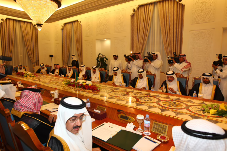 سمو ولي العهد الشيخ تميم بن حمد آل ثاني يستقبل النائب الثاني لرئيس مجلس الوزراء وزير الداخلية السعودي – 22 فبراير 2010