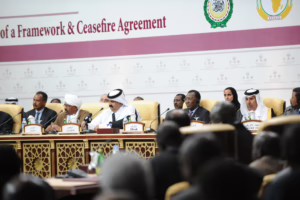 سمو الأمير الشيخ حمد بن خليفة آل ثاني يشهد توقيع اتفاق وقف إطلاق النار في دارفور بالدوحة بحضور معالي رئيس مجلس الوزراء وزير الخارجية الشيخ حمد بن جاسم – 23 فبراير 2010