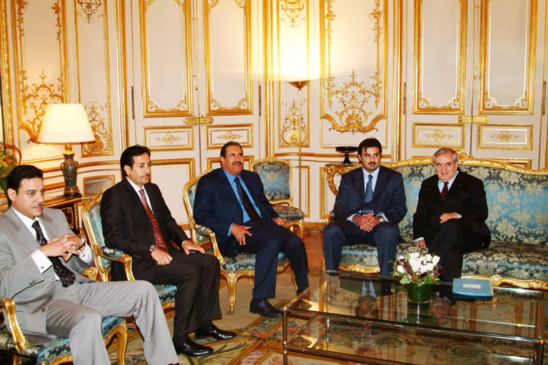 ولي العهد يلتقي رئيس الوزراء الفرنسي في باريس – 5 مارس 2004