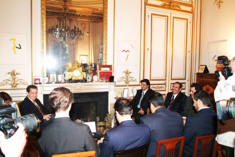 ولي العهد يلتقي وزير الداخلية الفرنسي في باريس – 5 مارس 2004