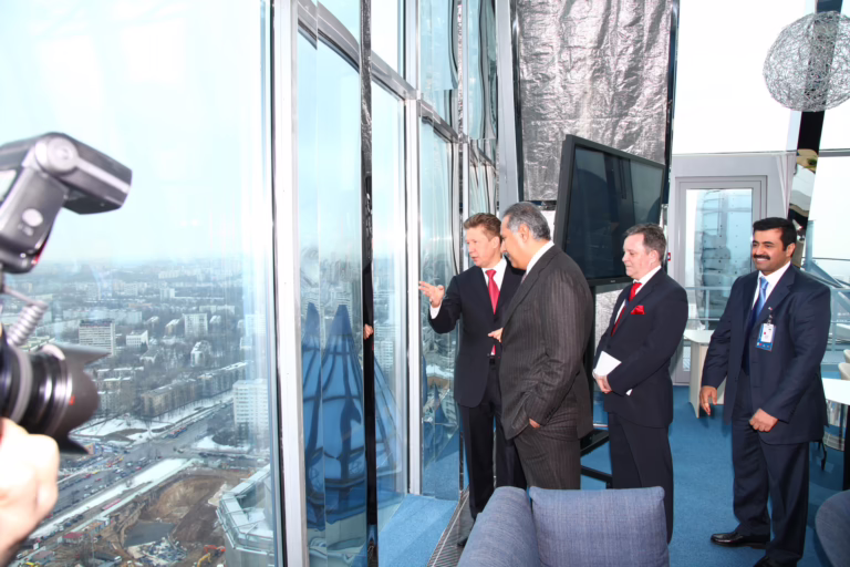 معالي رئيس مجلس الوزراء وزير الخارجية الشيخ حمد بن جاسم بن جبر آل ثاني يزور مقر شركة غازبروم الروسية – 24 مارس 2010