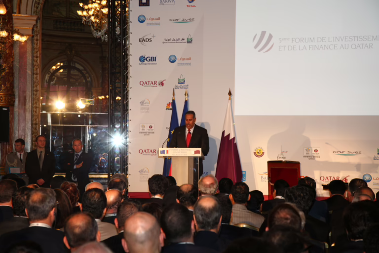 معالي رئيس مجلس الوزراء وزير الخارجية الشيخ حمد بن جاسم بن جبر آل ثاني يشارك في افتتاح المنتدى الخامس للمال والاستثمار في باريس – 25 مارس 2010
