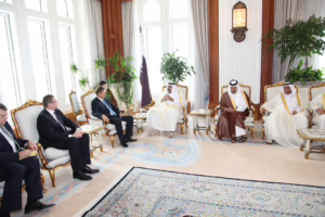 سمو الأمير الشيخ حمد بن خليفة آل ثاني يستقبل رئيس شركة غاز بروم الروسية – 15 أبريل 2010