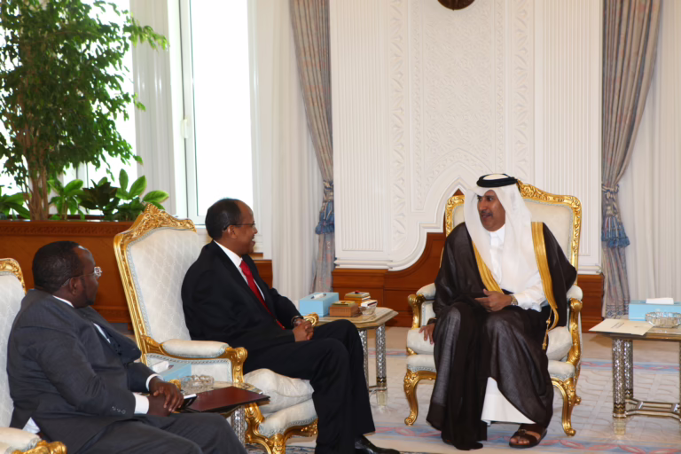 معالي رئيس مجلس الوزراء وزير الخارجية الشيخ حمد بن جاسم بن جبر آل ثاني يستقبل وزير خارجية جيبوتي – 19 أبريل 2010