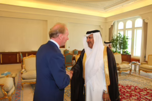 معالي رئيس مجلس الوزراء وزير الخارجية الشيخ حمد بن جاسم بن جبر آل ثاني يستقبل وزير الداخلية الفرنسي – 25 أبريل 2010