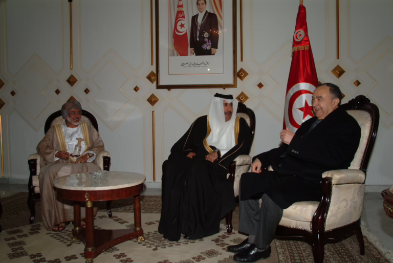  النائب الأول لرئيس مجلس الوزراء وزير الخارجية يشارك في الاجتماع التحضيري للقمة العربية بتونس – 26 مارس 2004