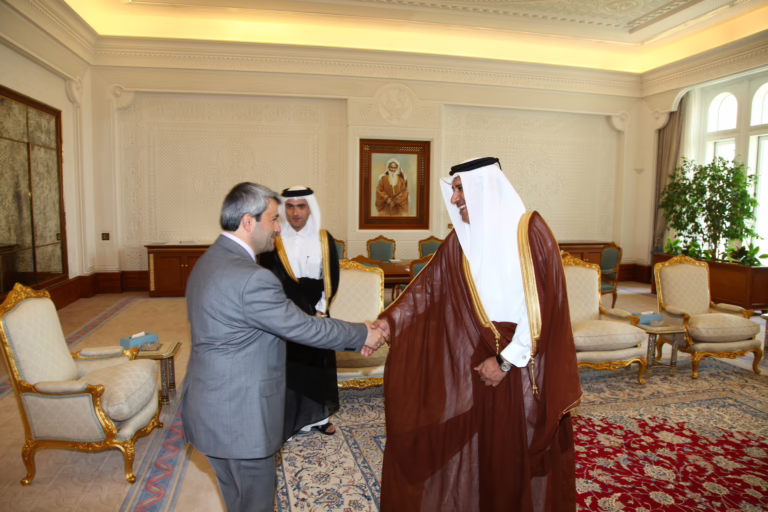 معالي رئيس مجلس الوزراء وزير الخارجية الشيخ حمد بن جاسم بن جبر آل ثاني يستقبل وزير الصناعة والتجارة التركي – 25 مايو 2010