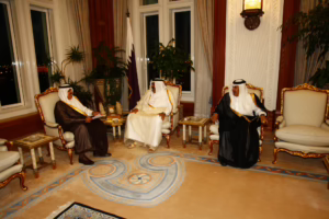 سمو الأمير الشيخ حمد بن خليفة آل ثاني يستقبل الأمير متعب بن عبد الله بن عبد العزيز آل سعود – 27 مايو 2010