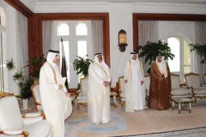 سمو الأمير الشيخ حمد بن خليفة آل ثاني يشهد أداء اليمين لوزيري التجارة والأوقاف في الدوحة – 1 يونيو 2010