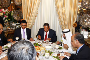 سمو الأمير الشيخ حمد بن خليفة آل ثاني يقيم مأدبة عشاء على شرف رؤساء الوفود العربية بنيويورك – 24 سبتمبر 2010